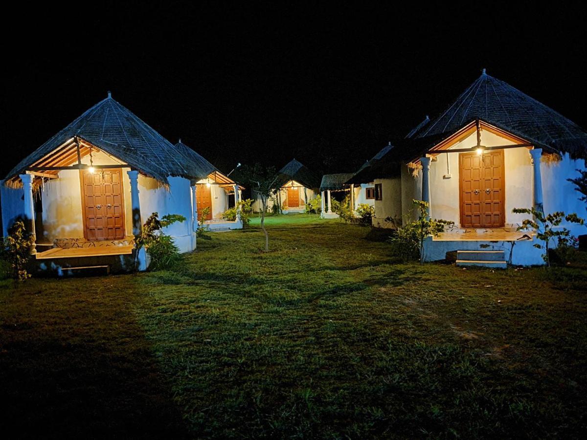 Modhera Sunrise Resort - Tents Bhungas Jungle Restaurants & Candlelight Dining Kalri 外观 照片