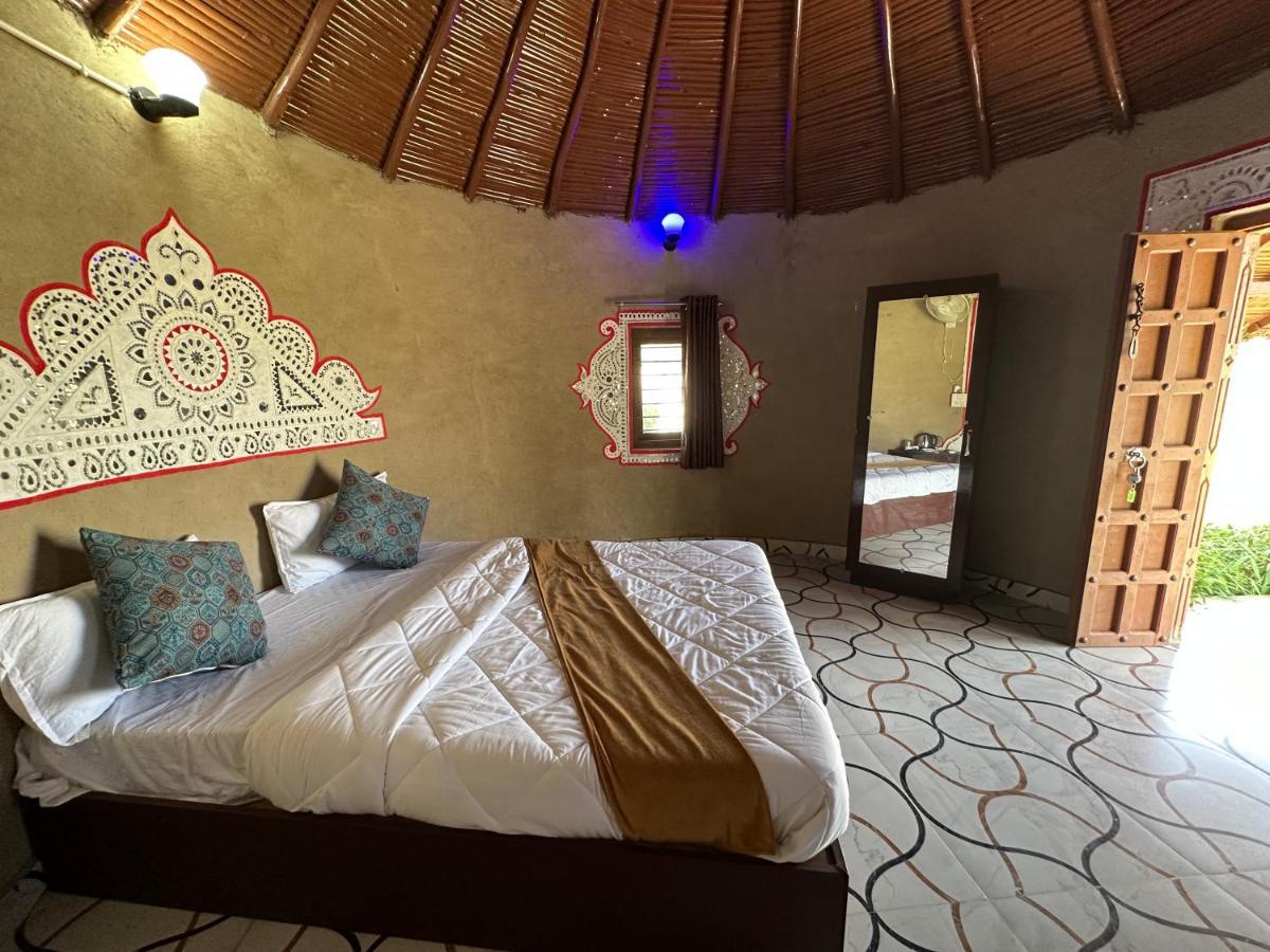 Modhera Sunrise Resort - Tents Bhungas Jungle Restaurants & Candlelight Dining Kalri 外观 照片