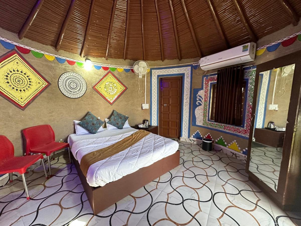 Modhera Sunrise Resort - Tents Bhungas Jungle Restaurants & Candlelight Dining Kalri 外观 照片