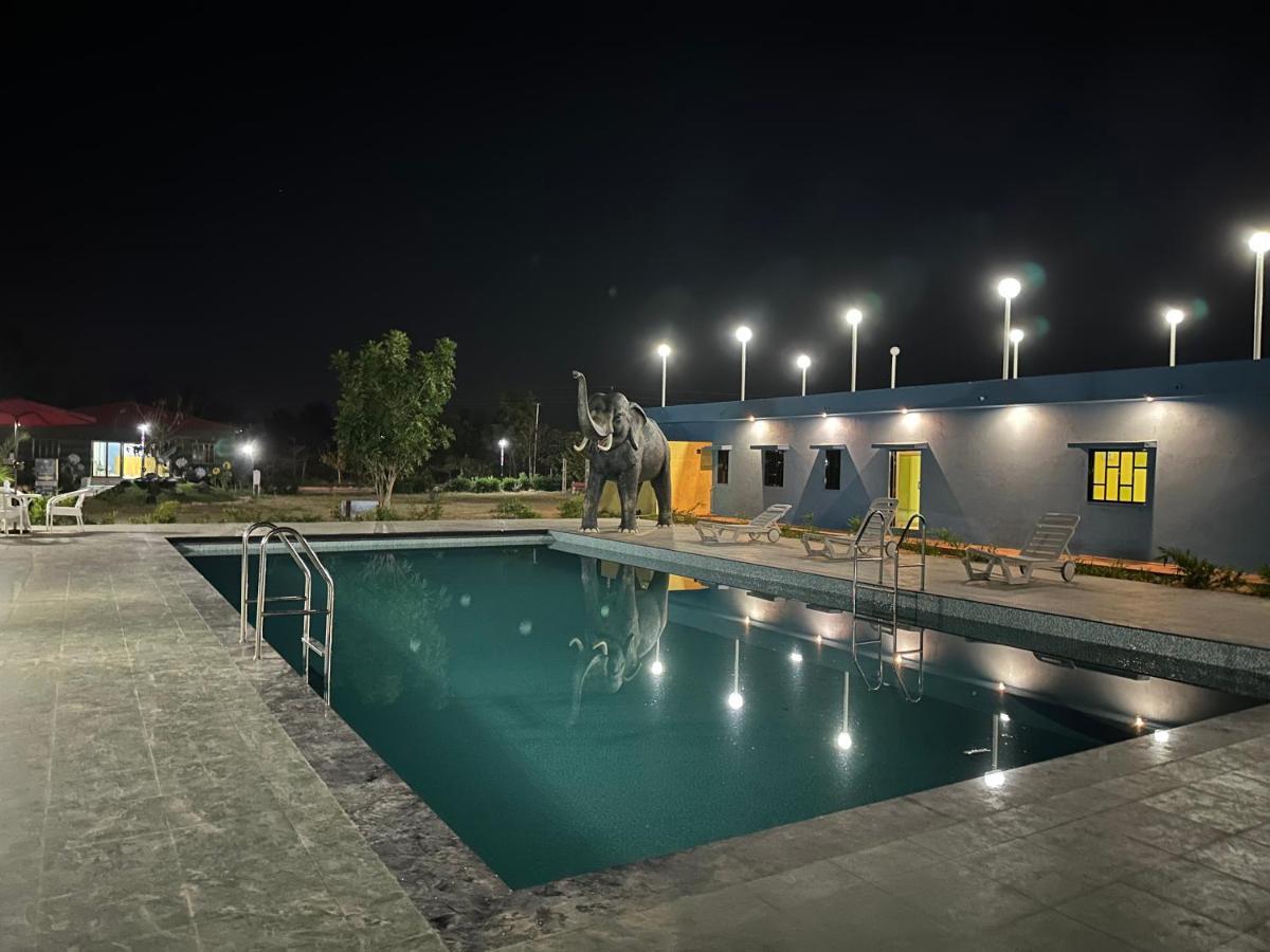 Modhera Sunrise Resort - Tents Bhungas Jungle Restaurants & Candlelight Dining Kalri 外观 照片