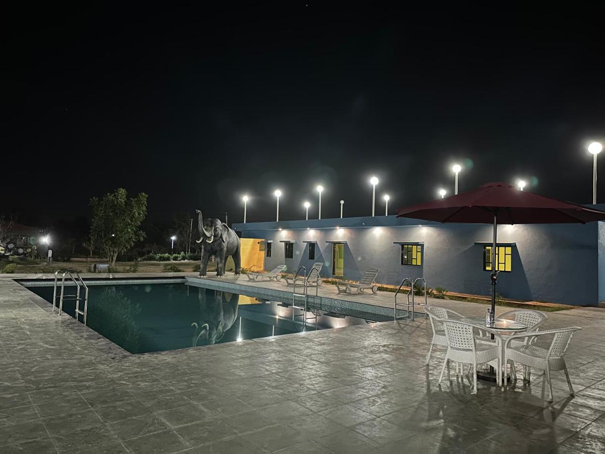 Modhera Sunrise Resort - Tents Bhungas Jungle Restaurants & Candlelight Dining Kalri 外观 照片