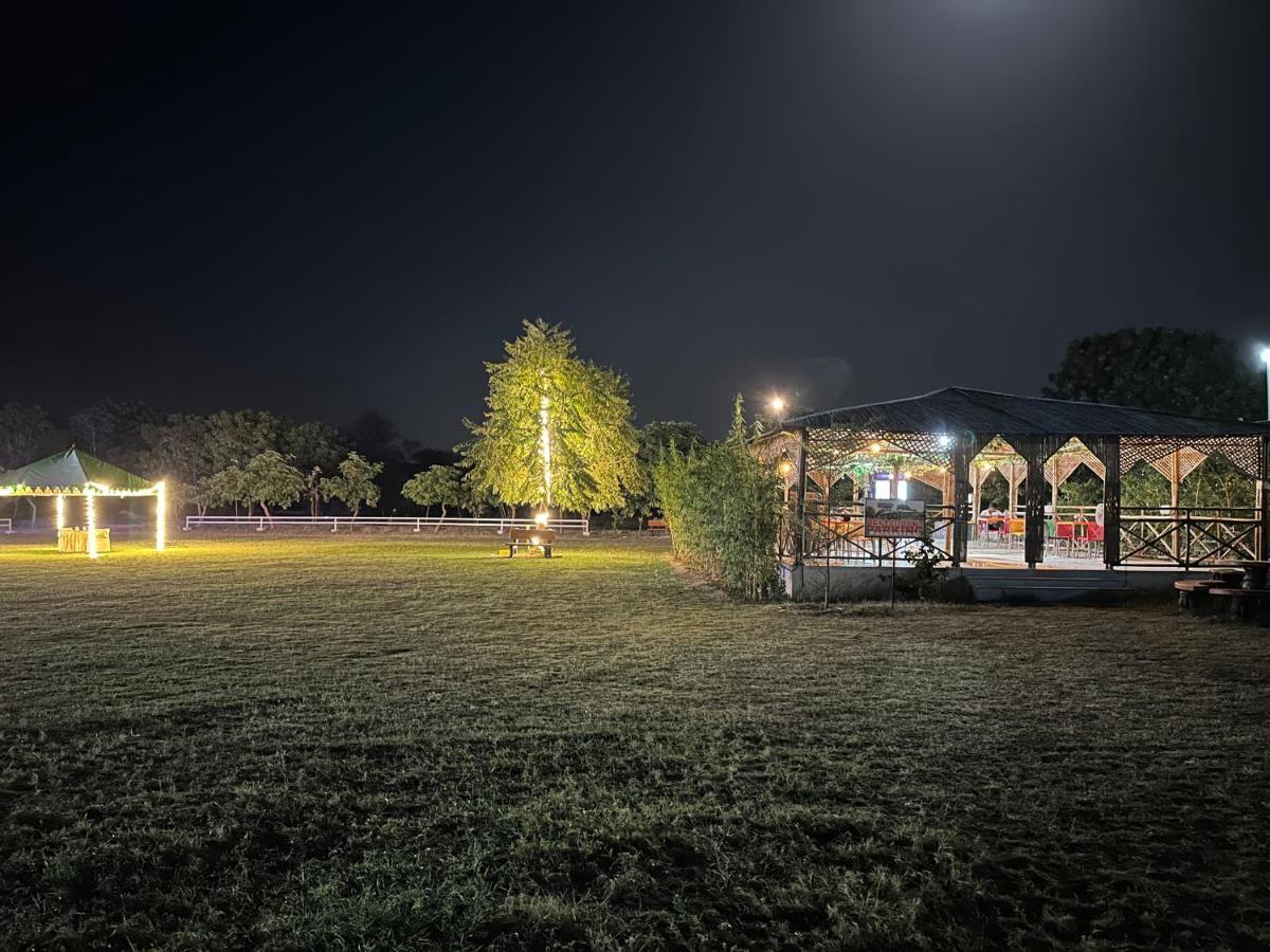 Modhera Sunrise Resort - Tents Bhungas Jungle Restaurants & Candlelight Dining Kalri 外观 照片