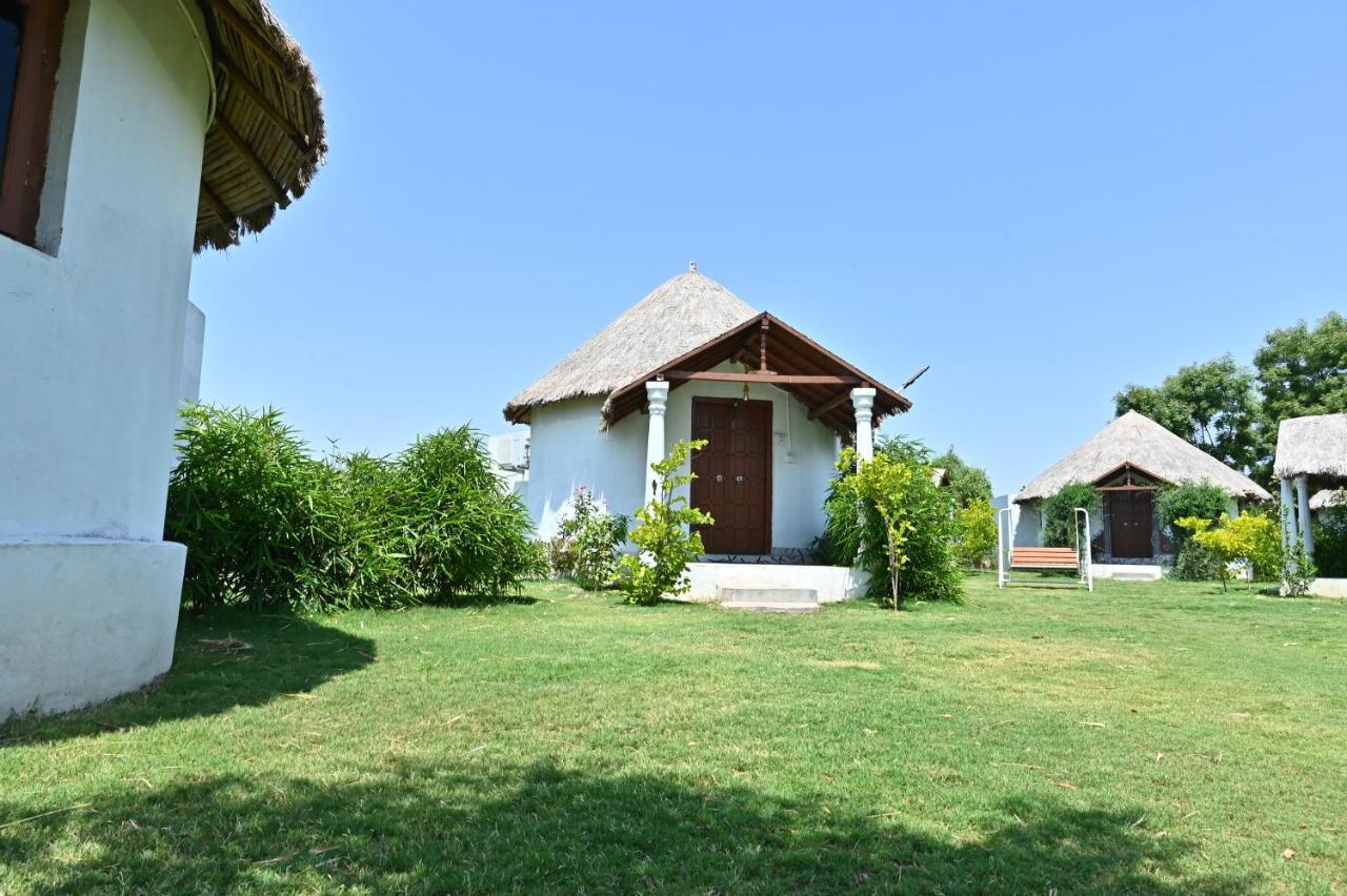 Modhera Sunrise Resort - Tents Bhungas Jungle Restaurants & Candlelight Dining Kalri 外观 照片