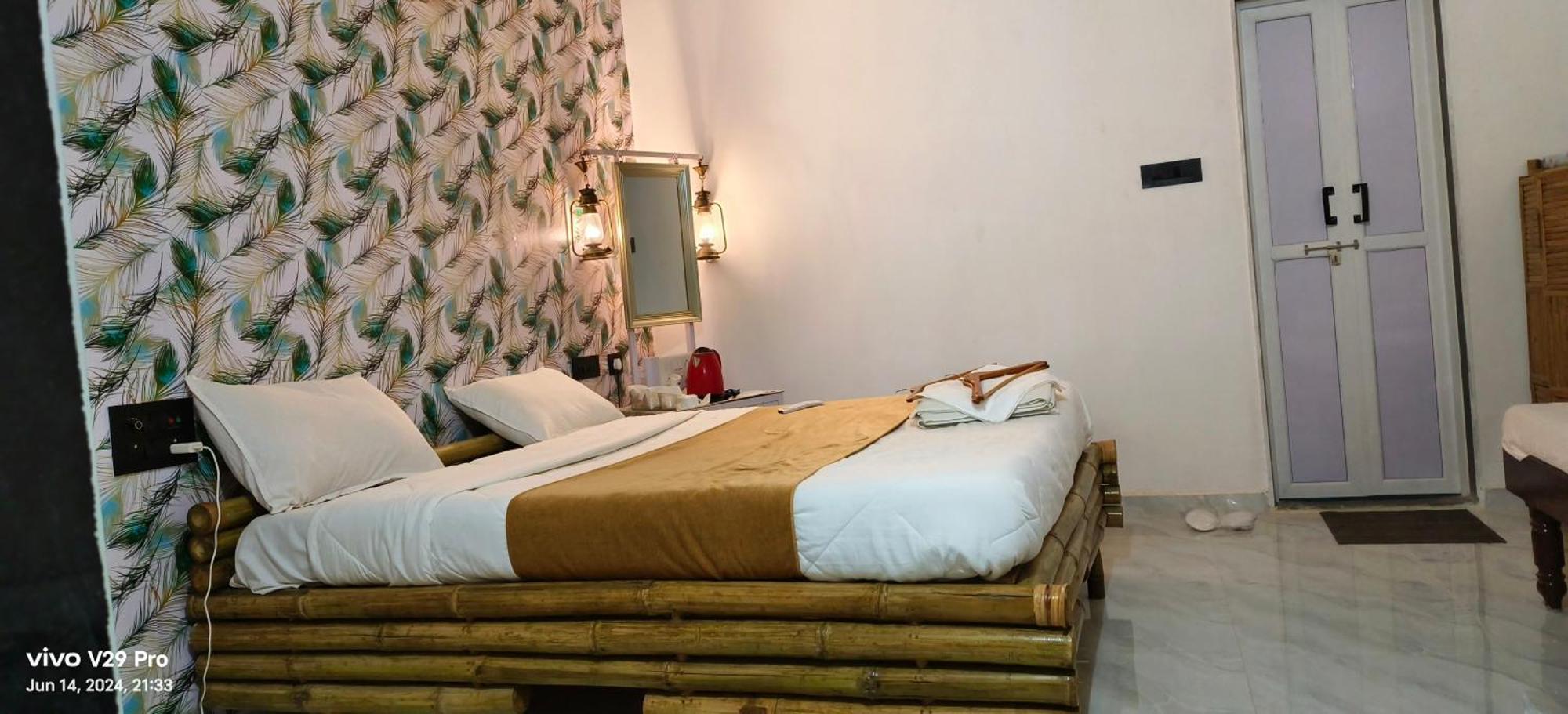 Modhera Sunrise Resort - Tents Bhungas Jungle Restaurants & Candlelight Dining Kalri 外观 照片