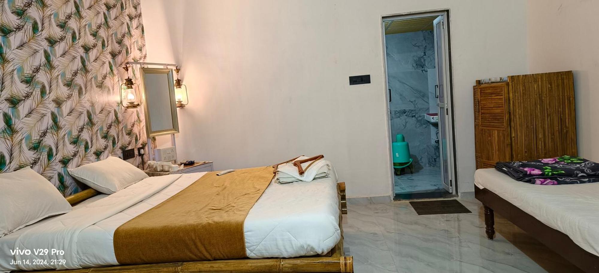 Modhera Sunrise Resort - Tents Bhungas Jungle Restaurants & Candlelight Dining Kalri 外观 照片