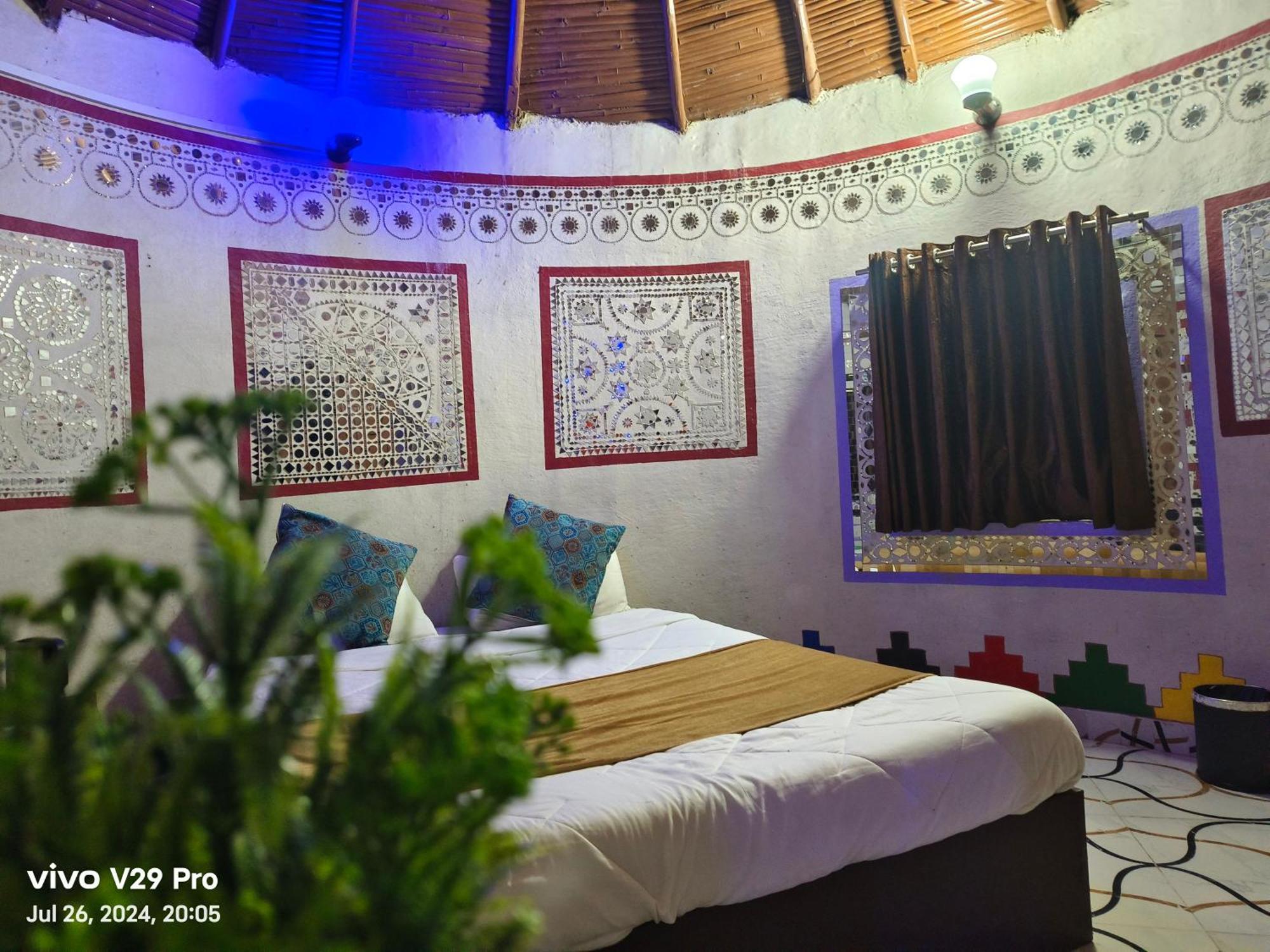 Modhera Sunrise Resort - Tents Bhungas Jungle Restaurants & Candlelight Dining Kalri 外观 照片