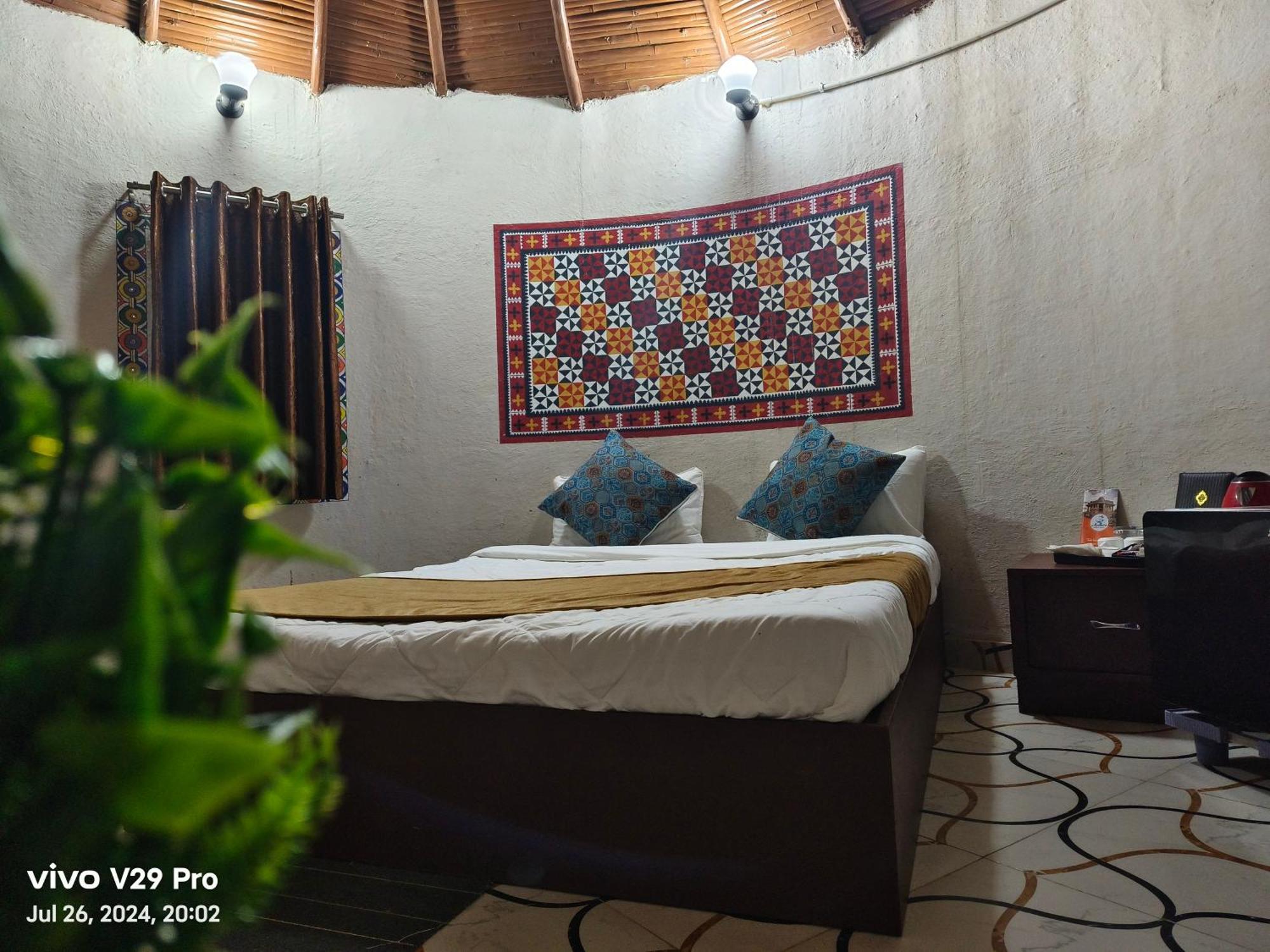 Modhera Sunrise Resort - Tents Bhungas Jungle Restaurants & Candlelight Dining Kalri 外观 照片